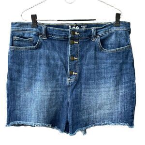 Lee Heritage size 20 high rise relaxed fit frayed hem denim shorts.